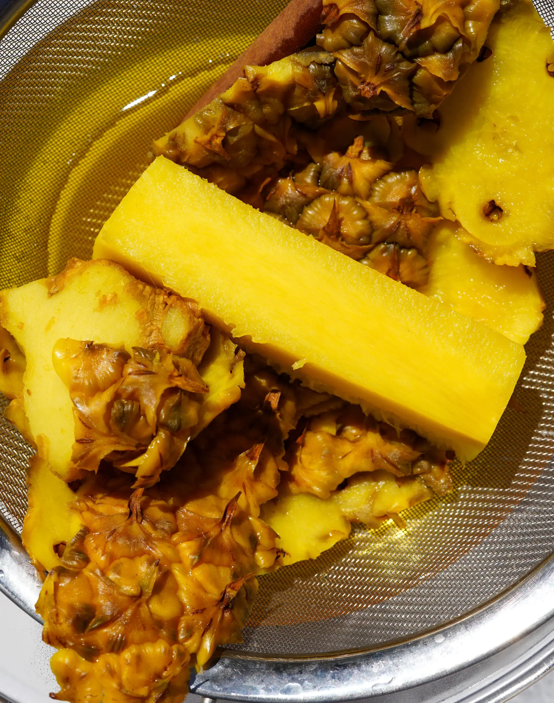sestavine čaja iz lupine ananasa